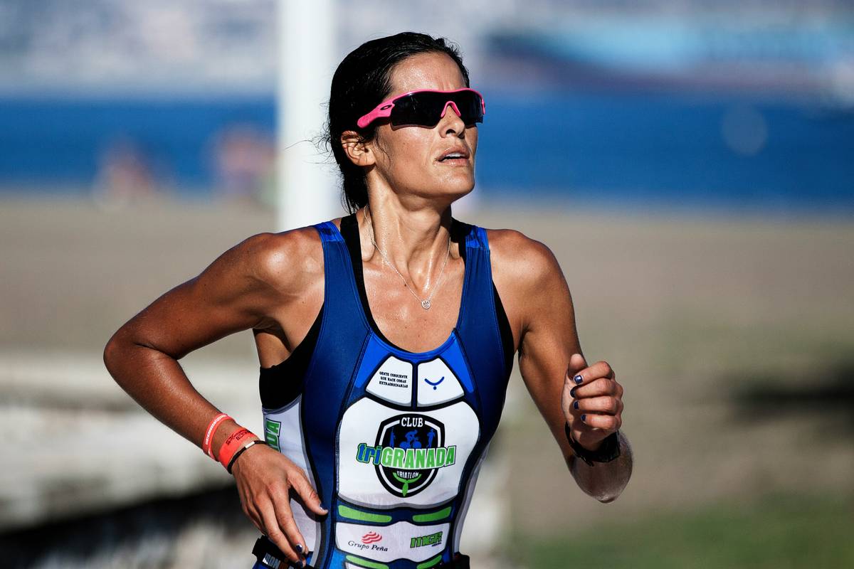 Woman using focus triggers to stay focused on weight loss goals